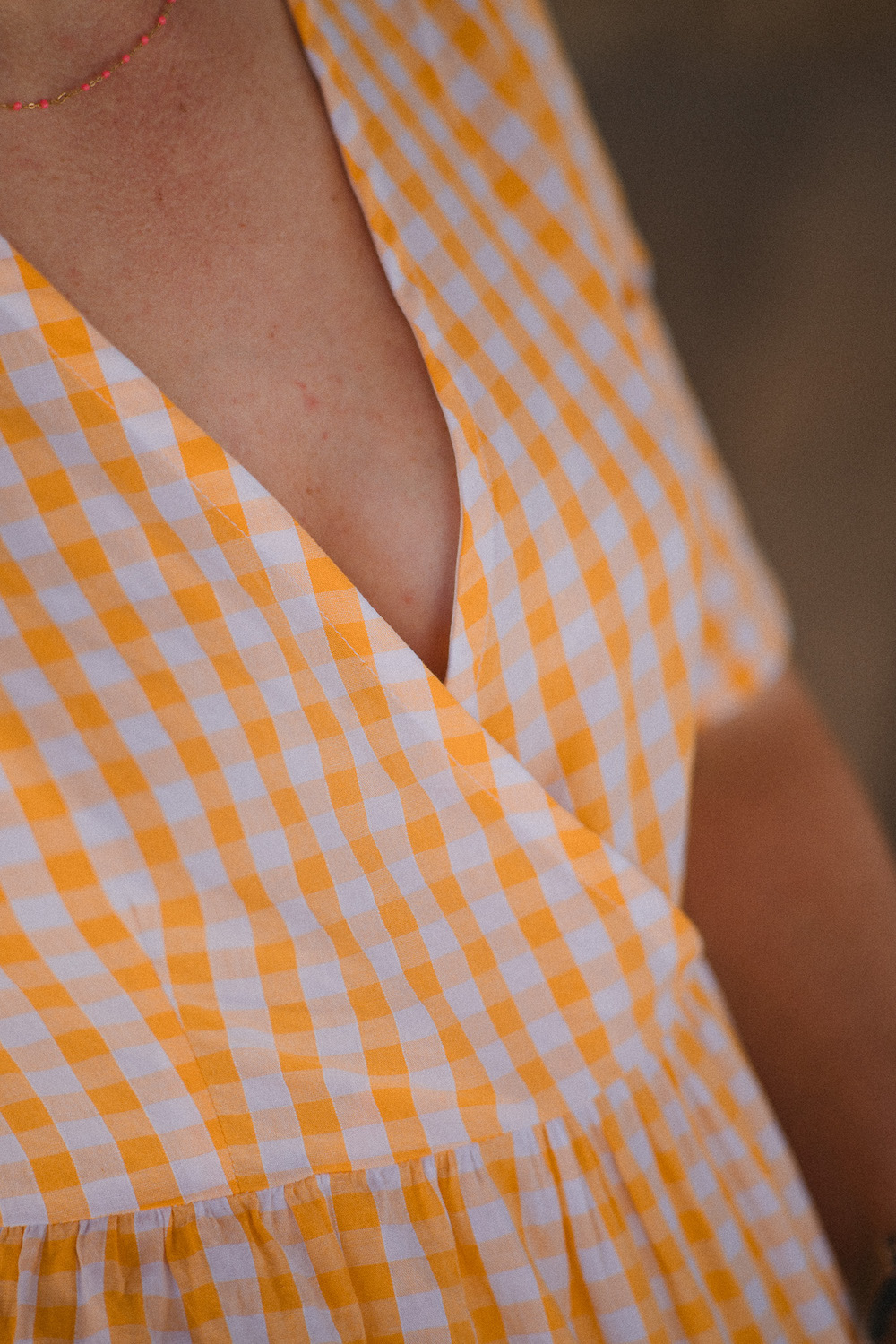 Coudre un ensemble blouse et pantalon en vichy abricot