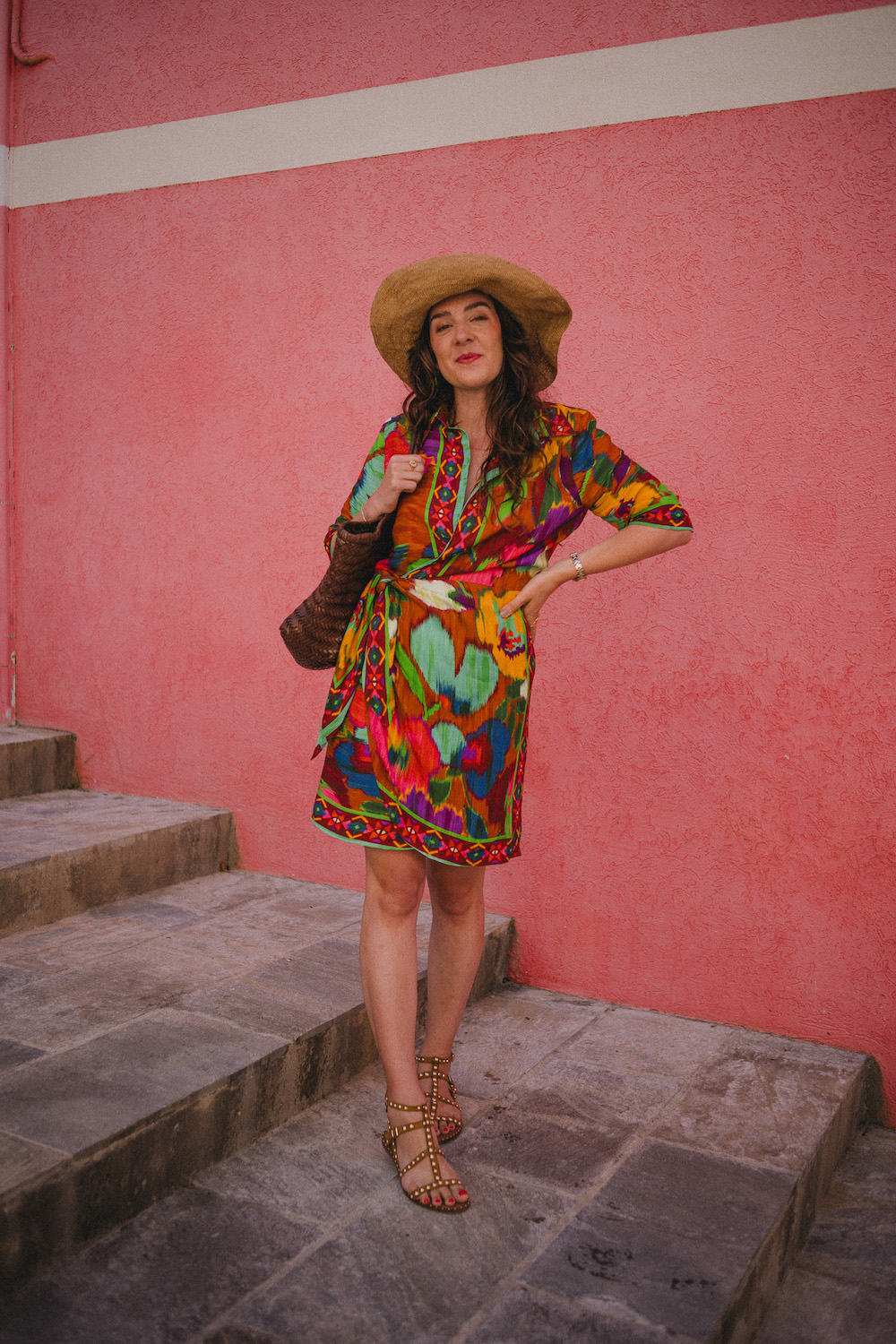Coudre la Atlas Wrap Dress dans un tissu imprimé foulard