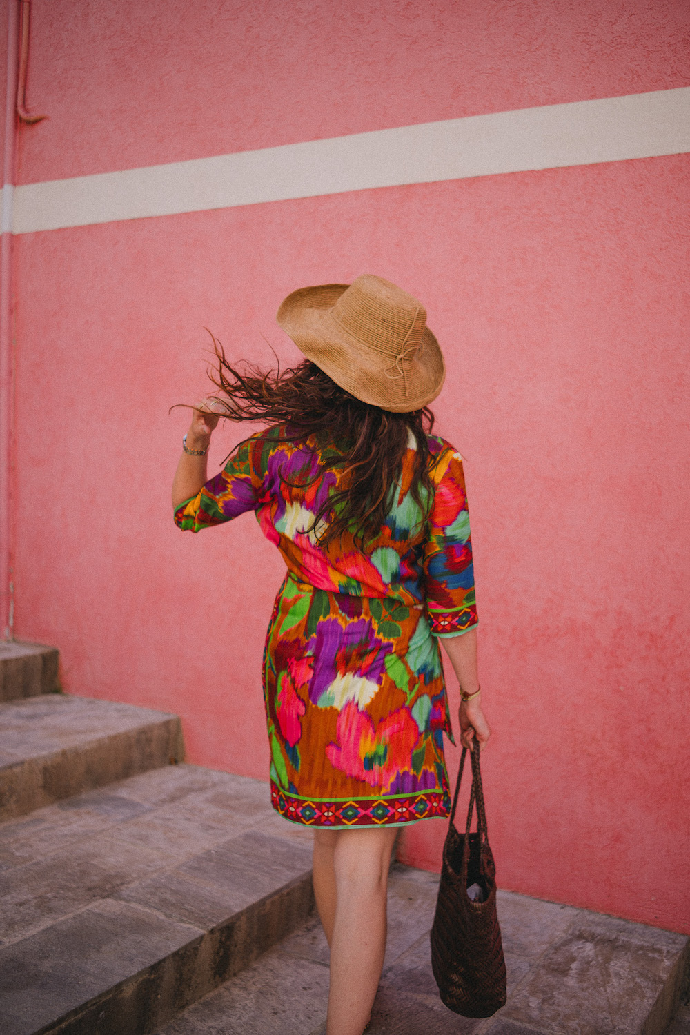 Coudre la Atlas Wrap Dress dans un tissu imprimé foulard